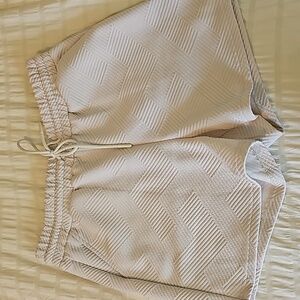 Womans textured shorts with cinchable waist and pockets